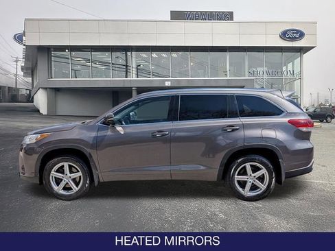 Used 2017 Toyota Highlander XLE AWD/4WD image 3
