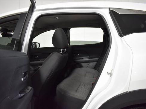 Certified 2025 Nissan Kicks SV image 25