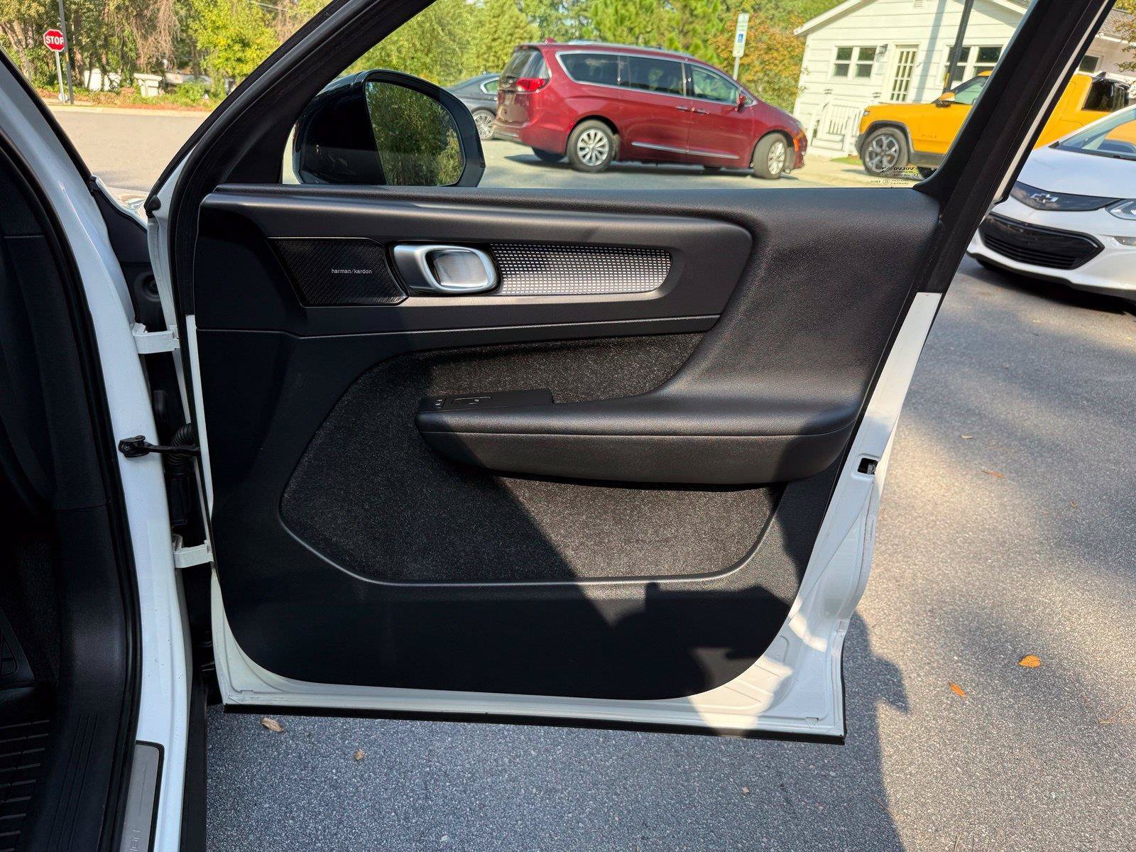 Used 2019 Volvo XC40 T5 R-Design AWD/4WD image 20