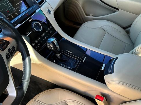 Used 2017 Ford Taurus Limited image 13