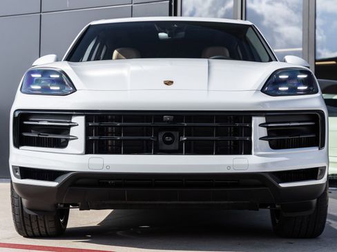 Certified 2026 Porsche Cayenne AWD/4WD image 8