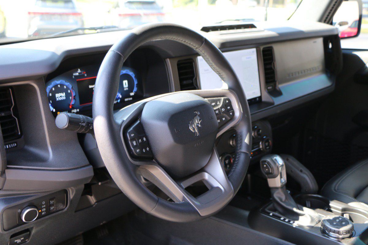 Used 2025 Ford Bronco Badlands AWD/4WD image 16