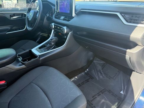 Used 2025 Toyota RAV4 XLE image 29