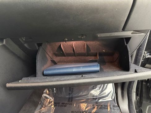 Used 2012 Land Rover Range Rover Sport HSE image 39