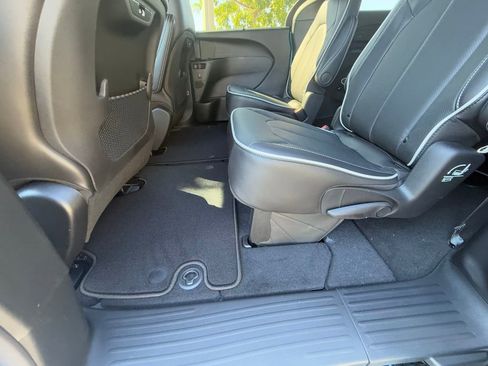 New 2026 Chrysler Pacifica Limited image 30