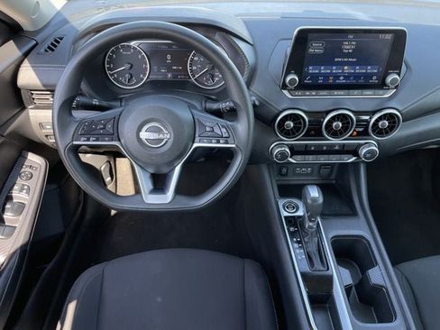 Used 2024 Nissan Sentra SV FWD image 11
