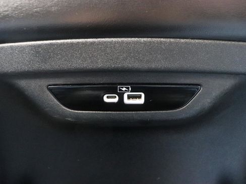 Used 2023 Chrysler Pacifica Touring-L image 25