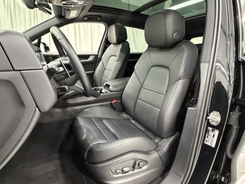 Certified 2026 Porsche Cayenne AWD/4WD image 30