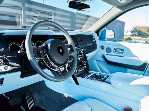 Used 2022 Rolls-Royce Cullinan Black Badge w/ Dark Exterior Package image 2