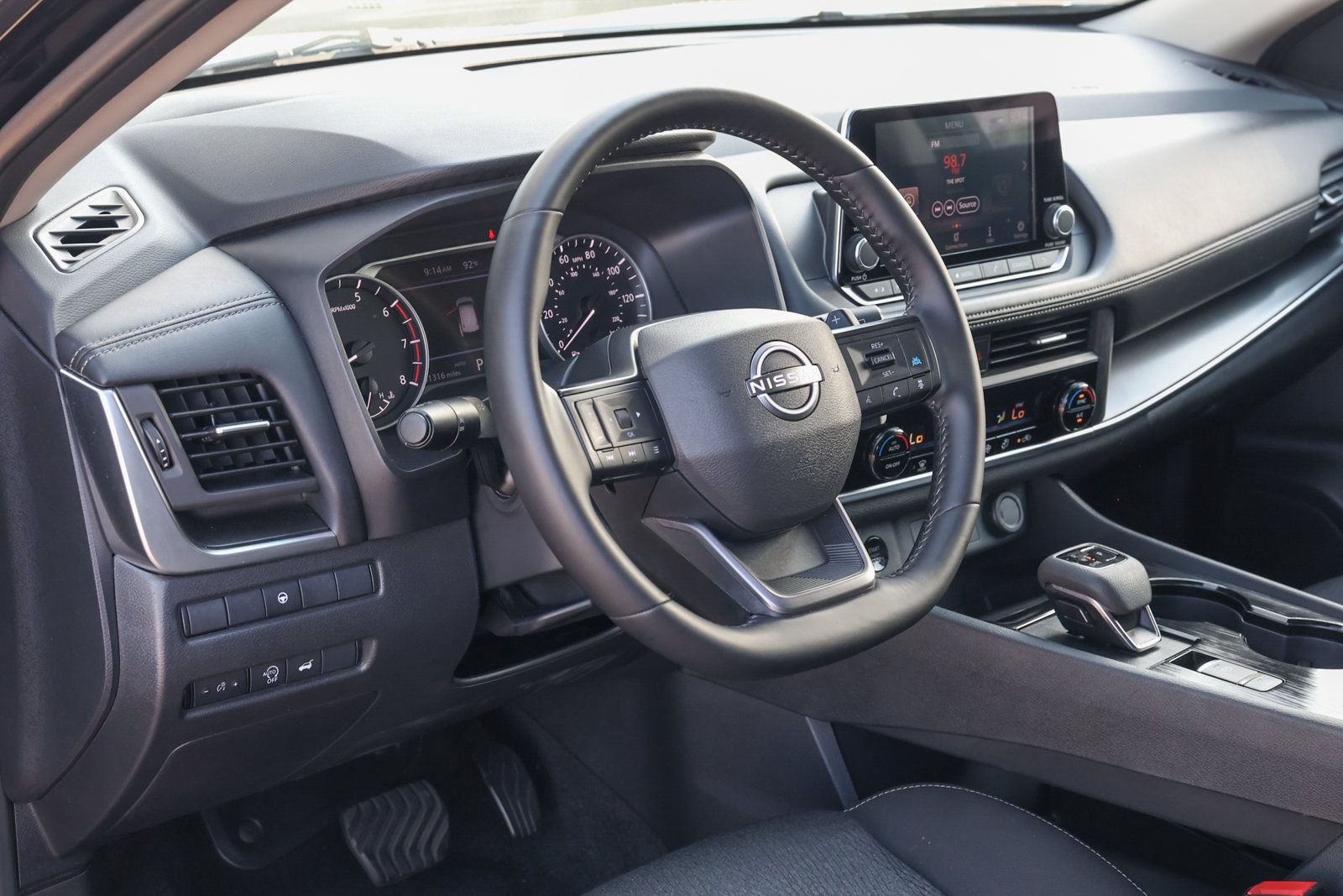 Used 2026 Nissan Rogue SV AWD/4WD image 13