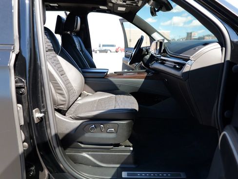 Used 2022 Cadillac Escalade ESV Sport Platinum AWD/4WD image 28