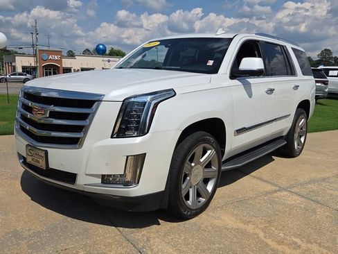 Used 2016 Cadillac Escalade Luxury RWD image 4