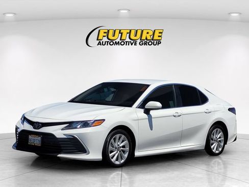 Used 2022 Toyota Camry LE FWD image 5