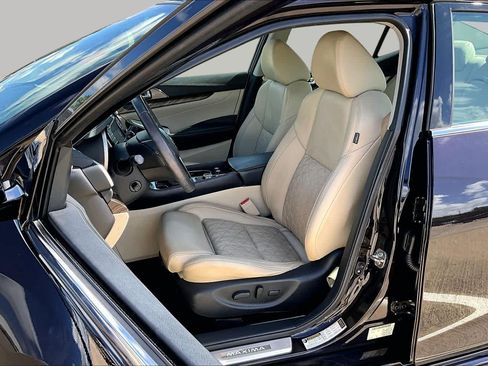 Used 2017 Nissan Maxima Platinum w/ Interior Lighting Package FWD image 8
