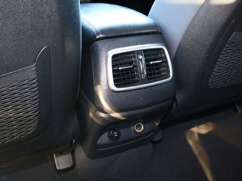 Used 2020 Kia Sorento LX image 11