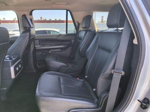 Used 2024 Ford Expedition XLT RWD image 19