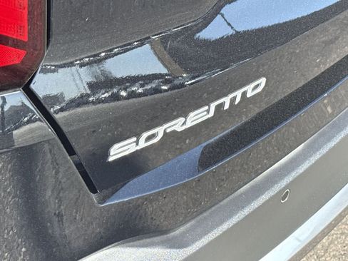 Used 2024 Kia Sorento S image 33