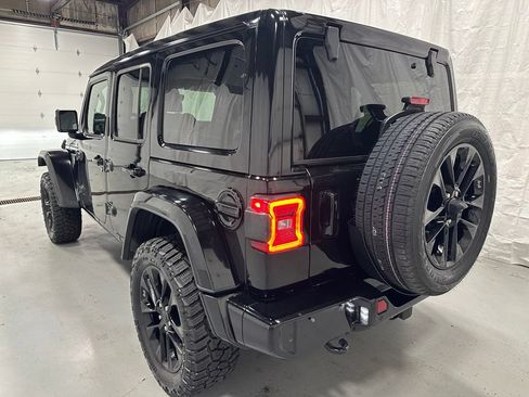 Used 2021 Jeep Wrangler Unlimited Sahara AWD/4WD image 5