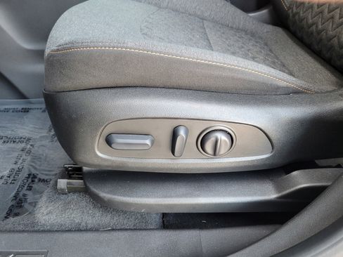 Used 2023 Chevrolet Equinox LT w/ Driver Convenience Package AWD/4WD image 11