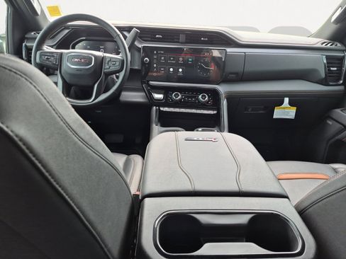 Used 2025 GMC Sierra 2500 AT4 w/ AT4 Premium Plus Package AWD/4WD image 3