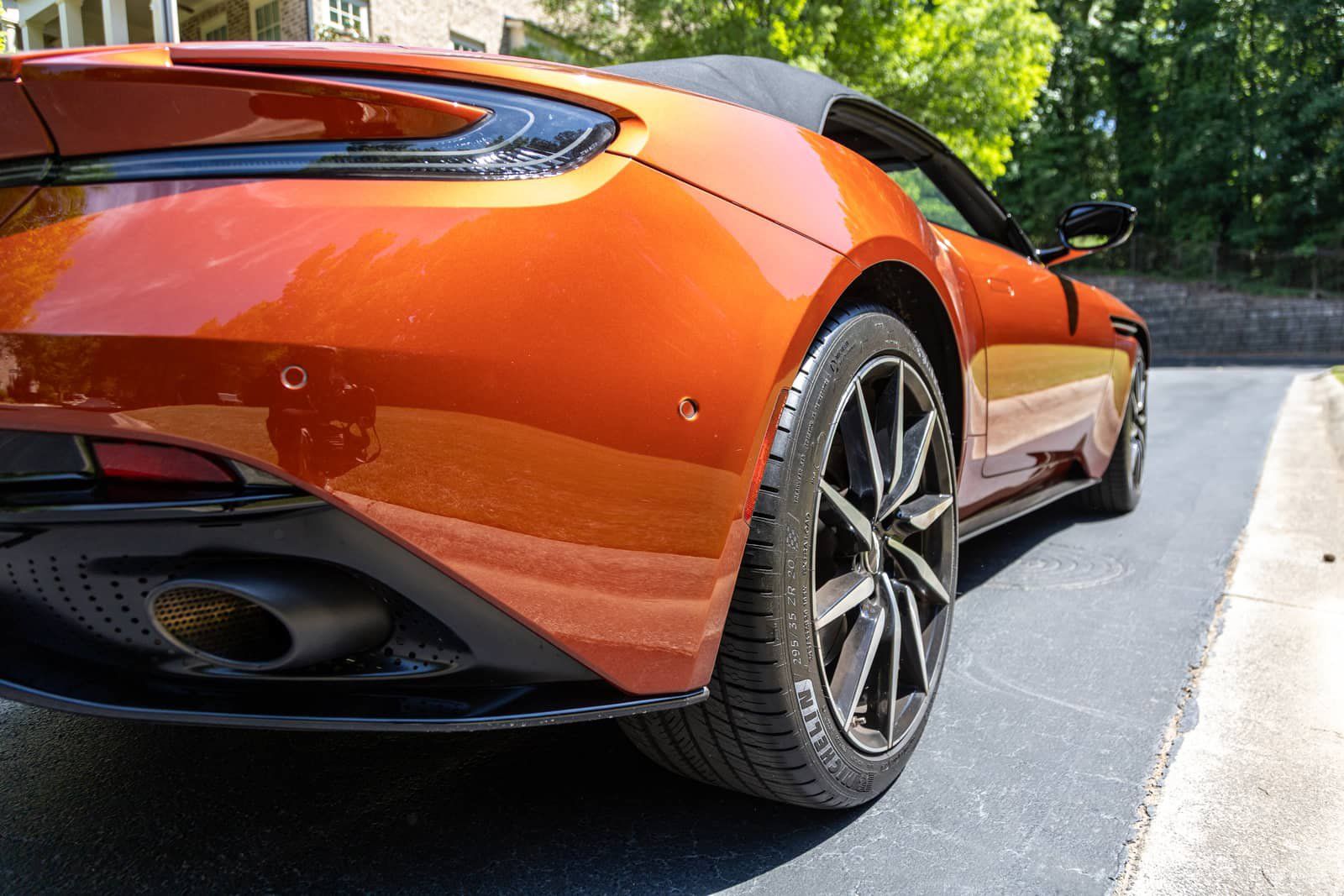Used 2021 Aston Martin DB11 Volante RWD image 9