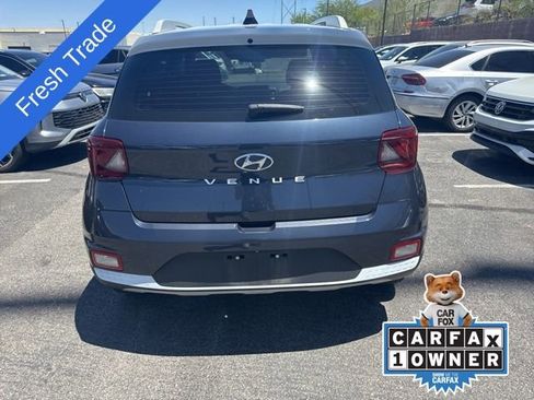 Used 2020 Hyundai Venue FWD image 4
