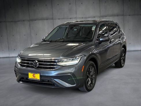 Used 2022 Volkswagen Tiguan SE FWD image 1