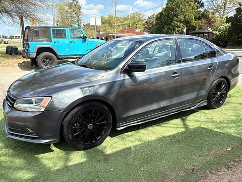 Used 2015 Volkswagen Jetta SE image 4