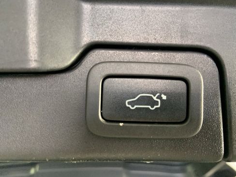 Used 2015 Land Rover Range Rover Evoque Pure Plus image 18