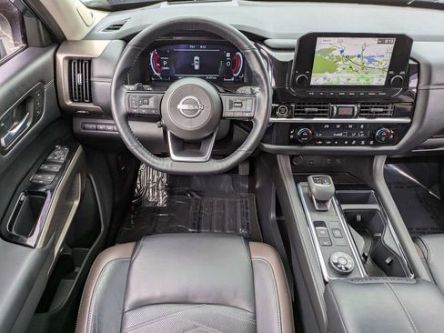 Used 2024 Nissan Pathfinder Platinum w/ Black Appearance Package image 19