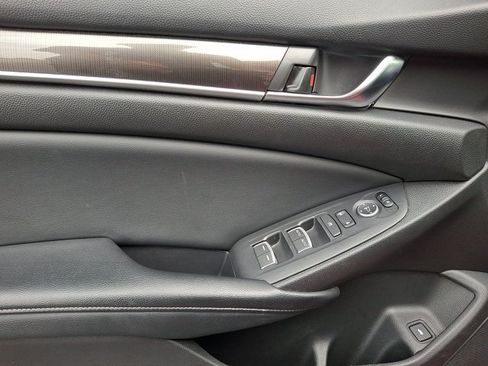 Used 2018 Honda Accord Sport image 12