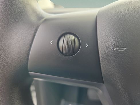 Used 2020 Tesla Model Y Long Range image 9