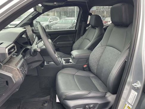 Used 2024 Toyota Tacoma Limited w/ Limited Package (LT) AWD/4WD image 8