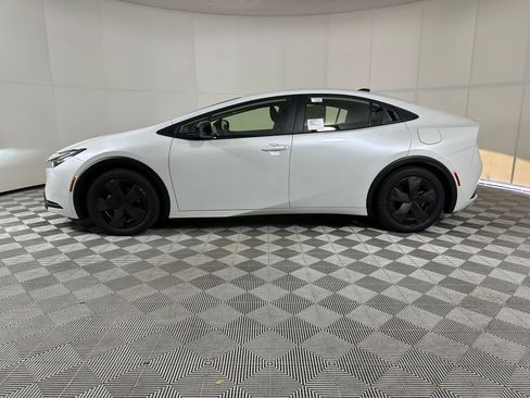 New 2026 Toyota Prius SE image 2