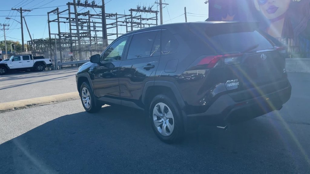 Certified 2022 Toyota RAV4 LE AWD/4WD image 24