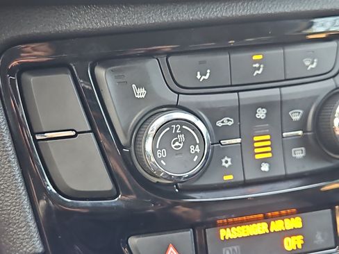 Used 2020 Buick Encore Essence FWD image 18