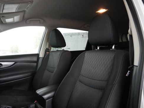 Used 2020 Nissan Rogue SV image 21