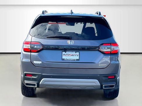 Used 2025 Honda Pilot Touring image 6