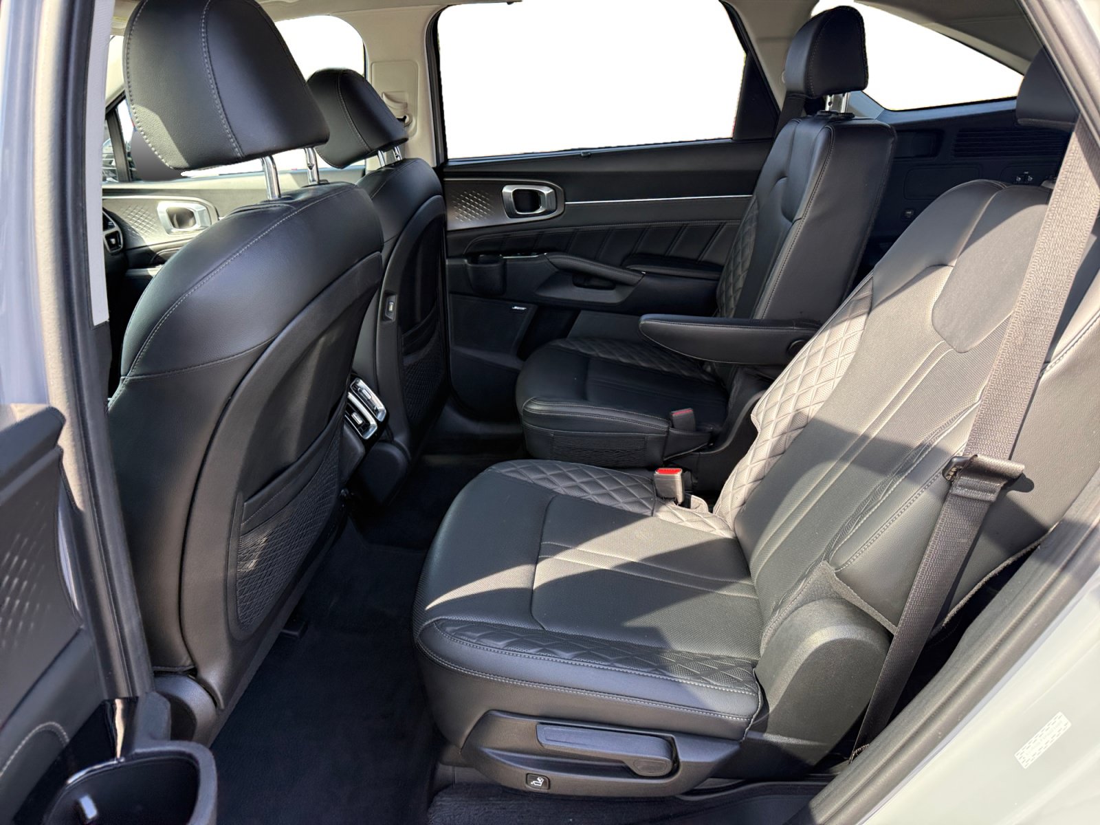 Used 2023 Kia Sorento SX AWD/4WD image 16