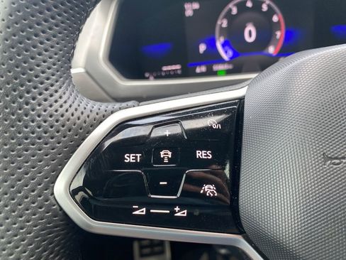 Used 2022 Volkswagen Tiguan SE R-Line image 24