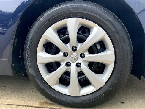 Used 2025 Toyota Corolla LE FWD image 11