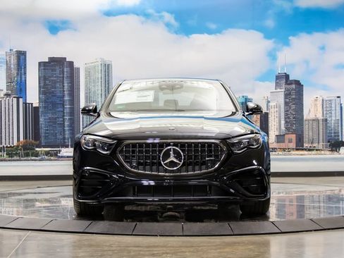 Used 2026 Mercedes-Benz E 53 AMG e 4MATIC Sedan image 3