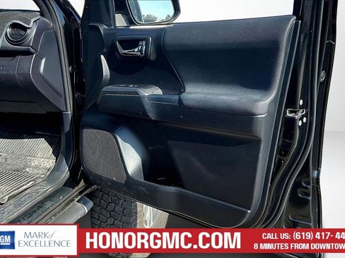 Used 2019 Toyota Tacoma TRD Sport image 27