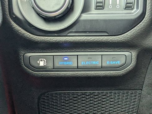 Used 2022 Jeep Wrangler Unlimited Sahara image 28