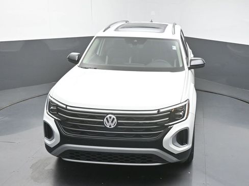 Used 2025 Volkswagen Atlas Peak Edition SE image 44