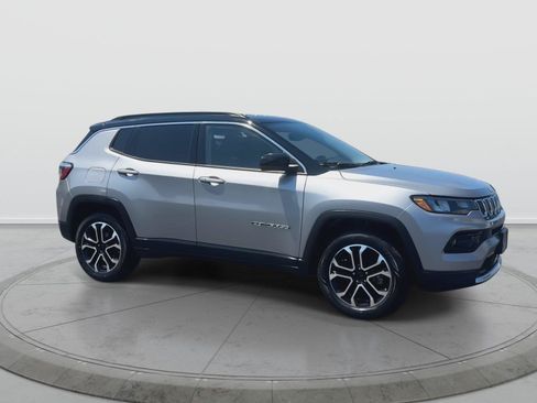 Used 2022 Jeep Compass Limited AWD/4WD image 2