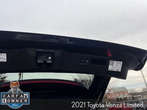 Used 2021 Toyota Venza Limited image 16