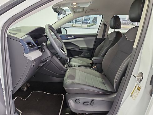 Certified 2023 Volkswagen Taos SE FWD image 16