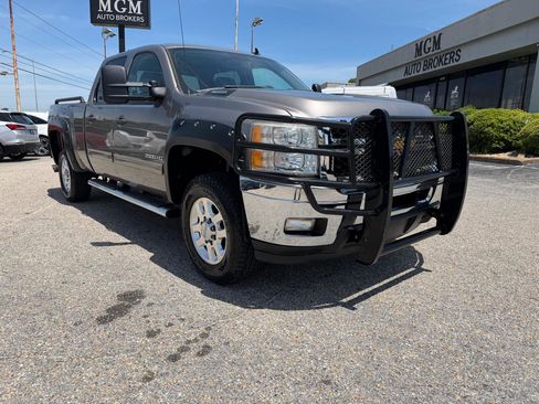 Used 2014 Chevrolet Silverado 2500 LT w/ Interior Plus Package AWD/4WD image 2