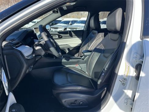 Used 2024 Jeep Compass Limited image 15